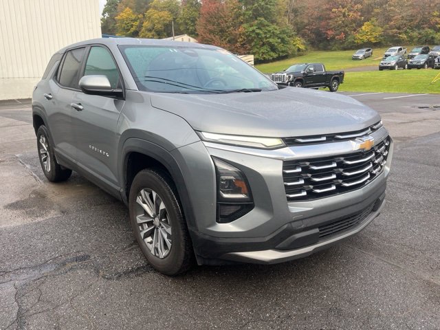 Used 2025 Chevrolet Equinox LT AWD/4WD image 2
