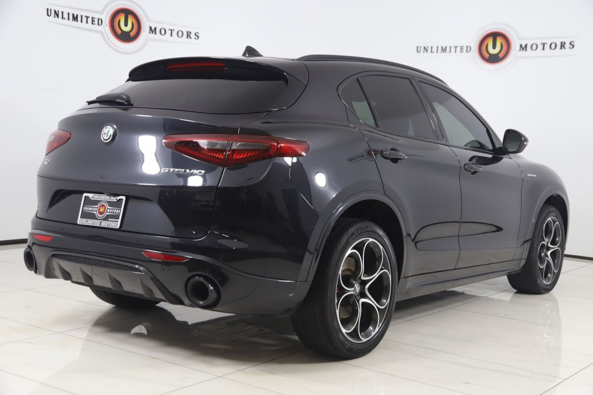 Used 2023 Alfa Romeo Stelvio Veloce AWD/4WD image 3