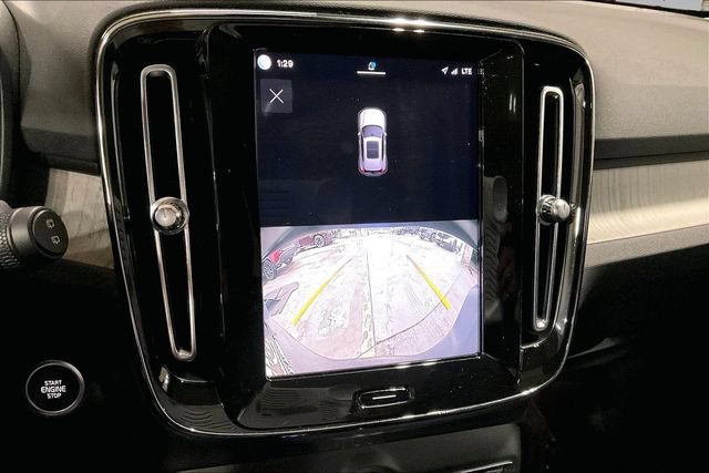 Certified 2023 Volvo XC40 B4 Plus w/ Driver Assist Package FWD image 24