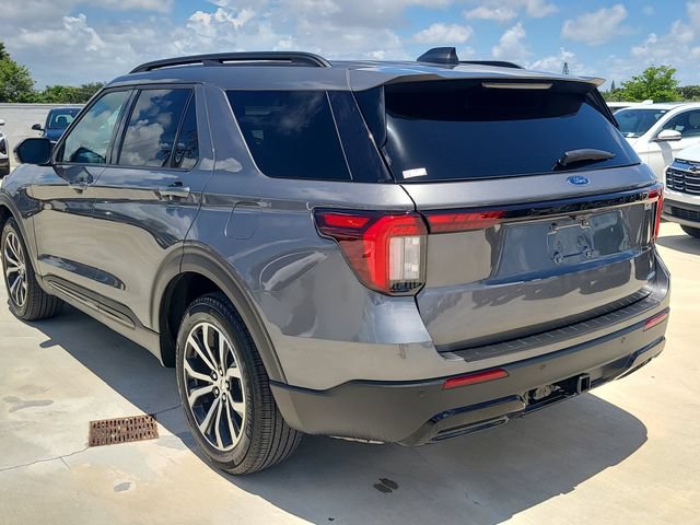 Used 2025 Ford Explorer ST-Line AWD/4WD image 2