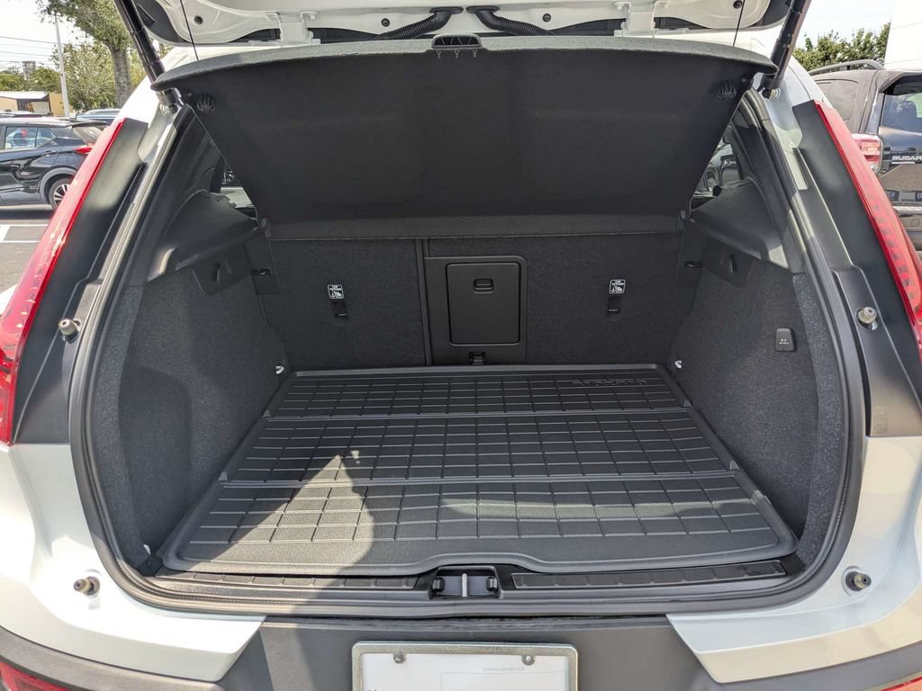 Certified 2026 Volvo XC40 B4 Plus w/ Protection Package Premier FWD image 18