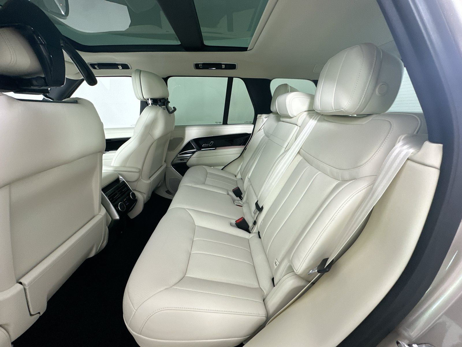 New 2026 Land Rover Range Rover SE AWD/4WD image 37