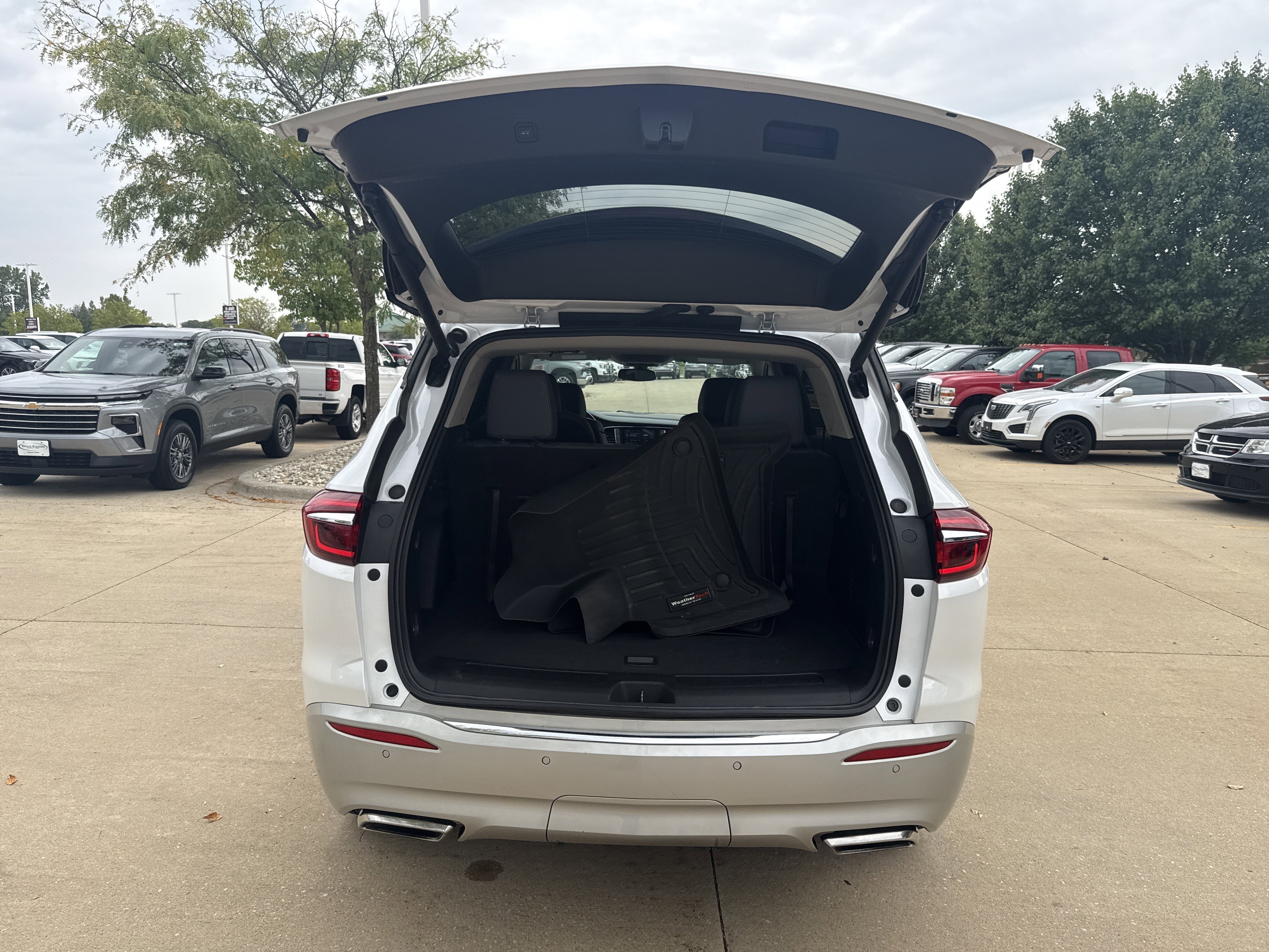 Used 2020 Buick Enclave Essence w/ Sound and Sites Package image 6