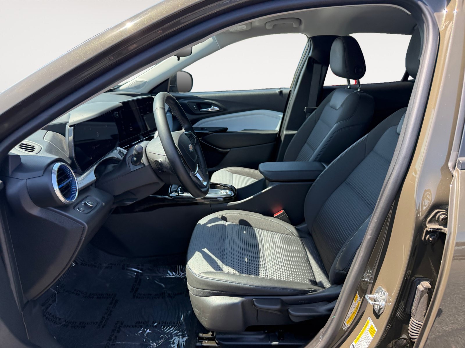 Used 2024 Chevrolet Trax LT w/ Driver Confidence Package FWD image 10