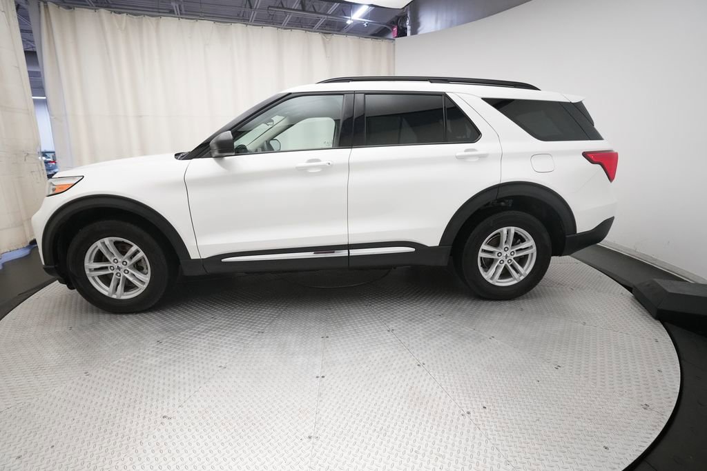 Used 2023 Ford Explorer XLT w/ Equipment Group 202A AWD/4WD image 24
