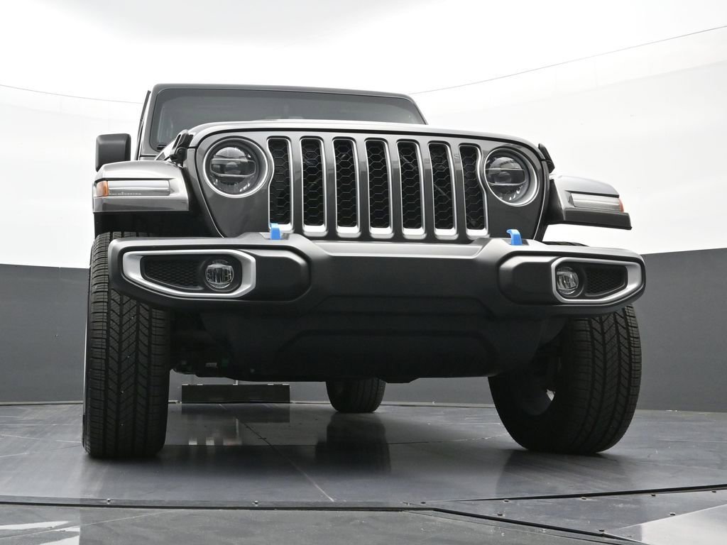 Used 2022 Jeep Wrangler Unlimited Sahara w/ Cold Weather Group AWD/4WD image 21