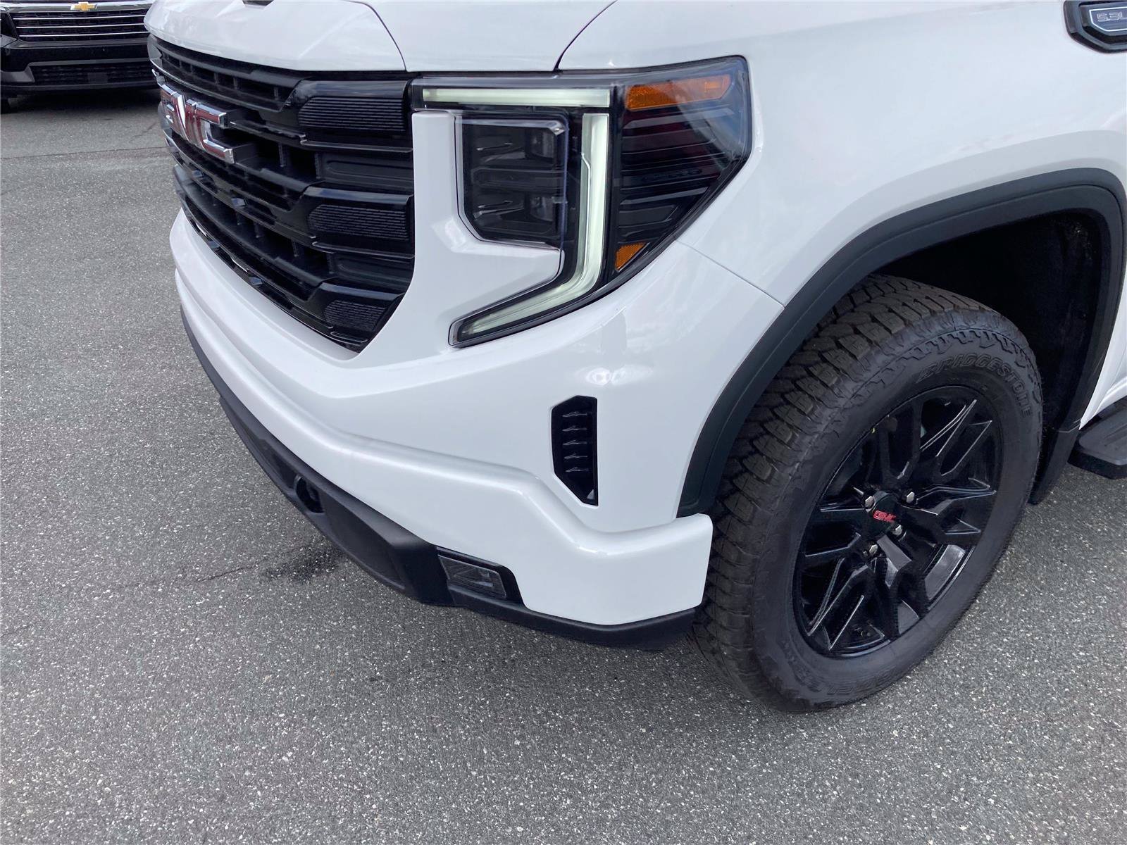 New 2026 GMC Sierra 1500 Elevation w/ X31 Off-Road Package AWD/4WD image 11