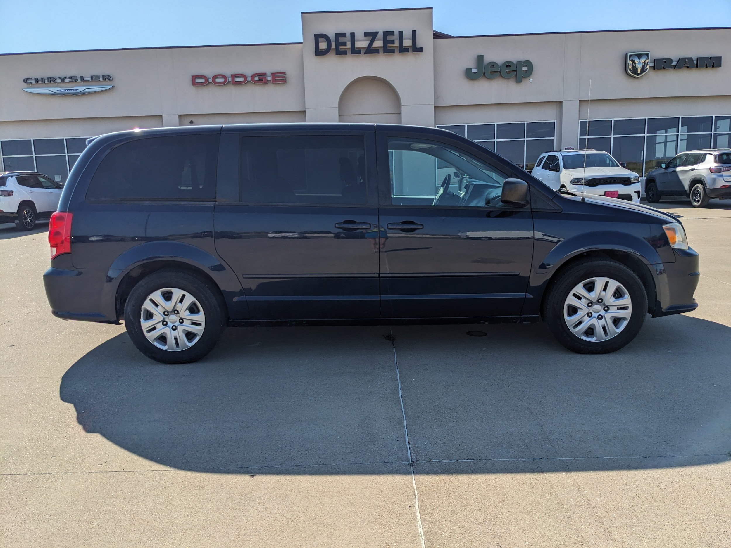Used 2017 Dodge Grand Caravan SE w/ Power Window Group FWD image 1