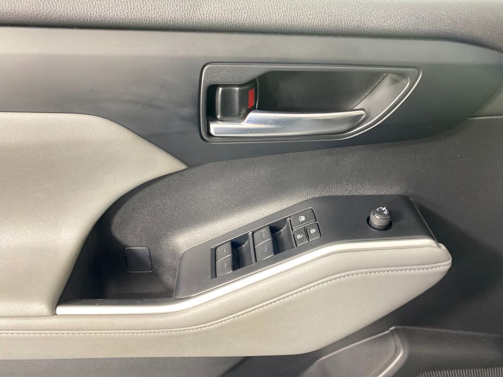 Certified 2024 Toyota Highlander XLE image 12