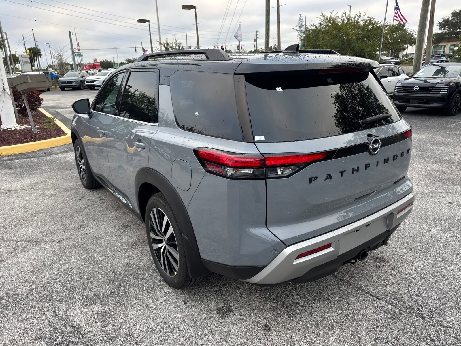 New 2025 Nissan Pathfinder Platinum w/ Black Appearance Package image 9