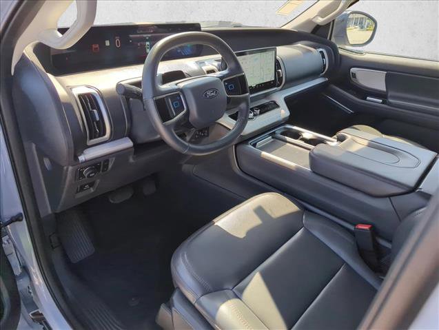 Used 2025 Ford Expedition Active image 8