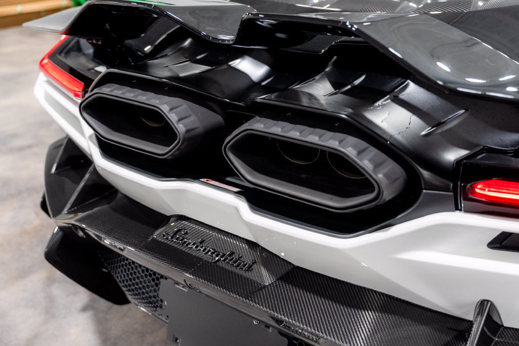 Used 2025 Lamborghini Revuelto AWD/4WD image 39