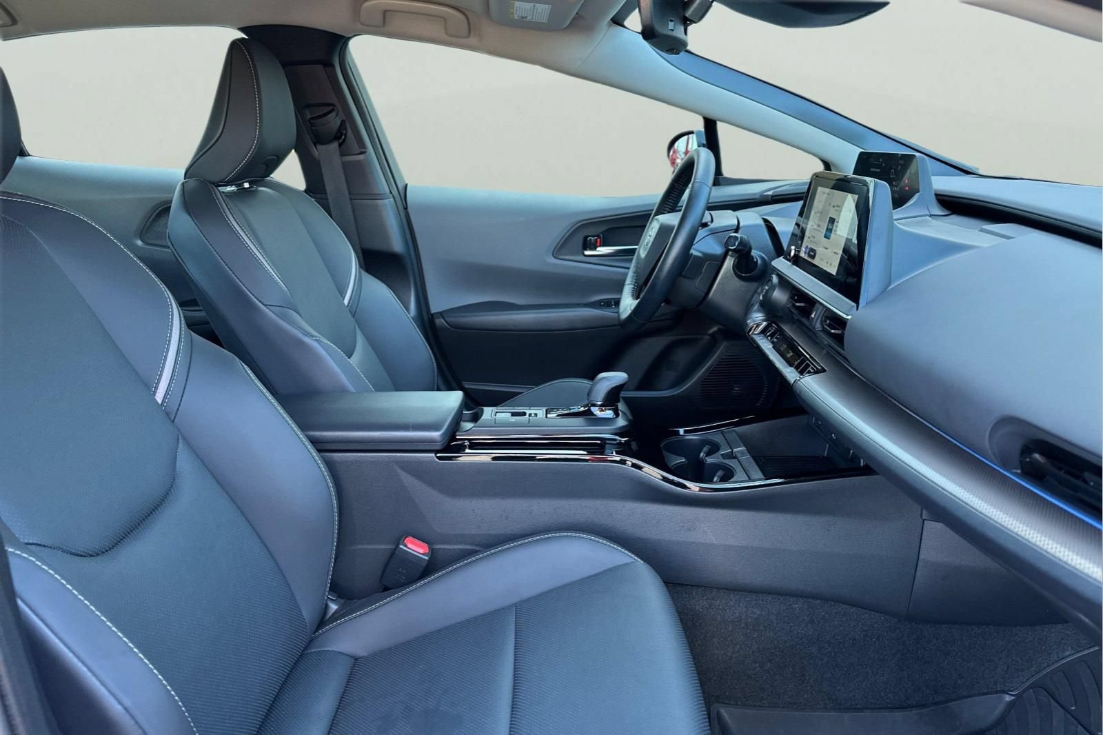 Certified 2024 Toyota Prius XLE FWD image 21