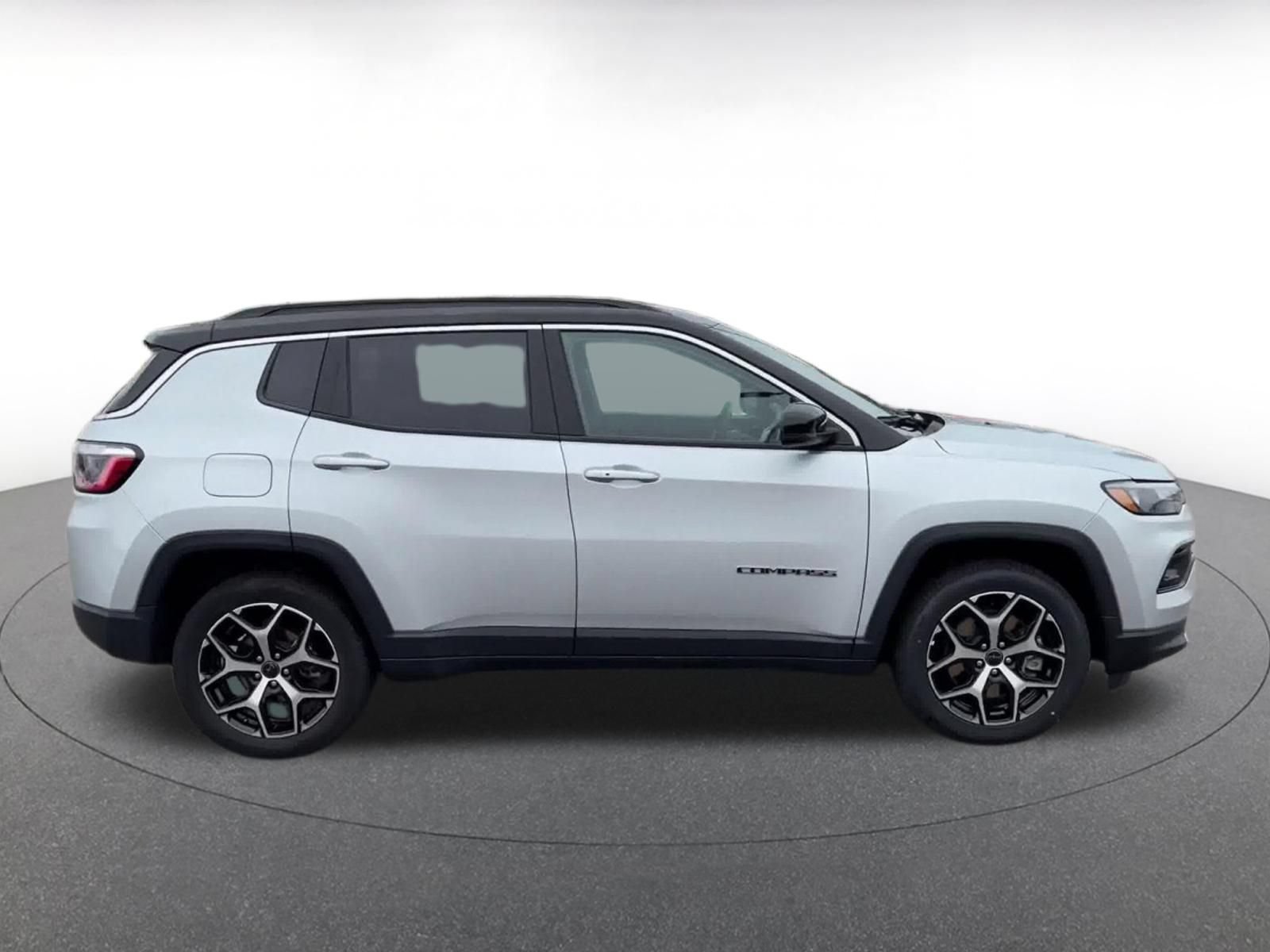 Used 2025 Jeep Compass Limited AWD/4WD image 16