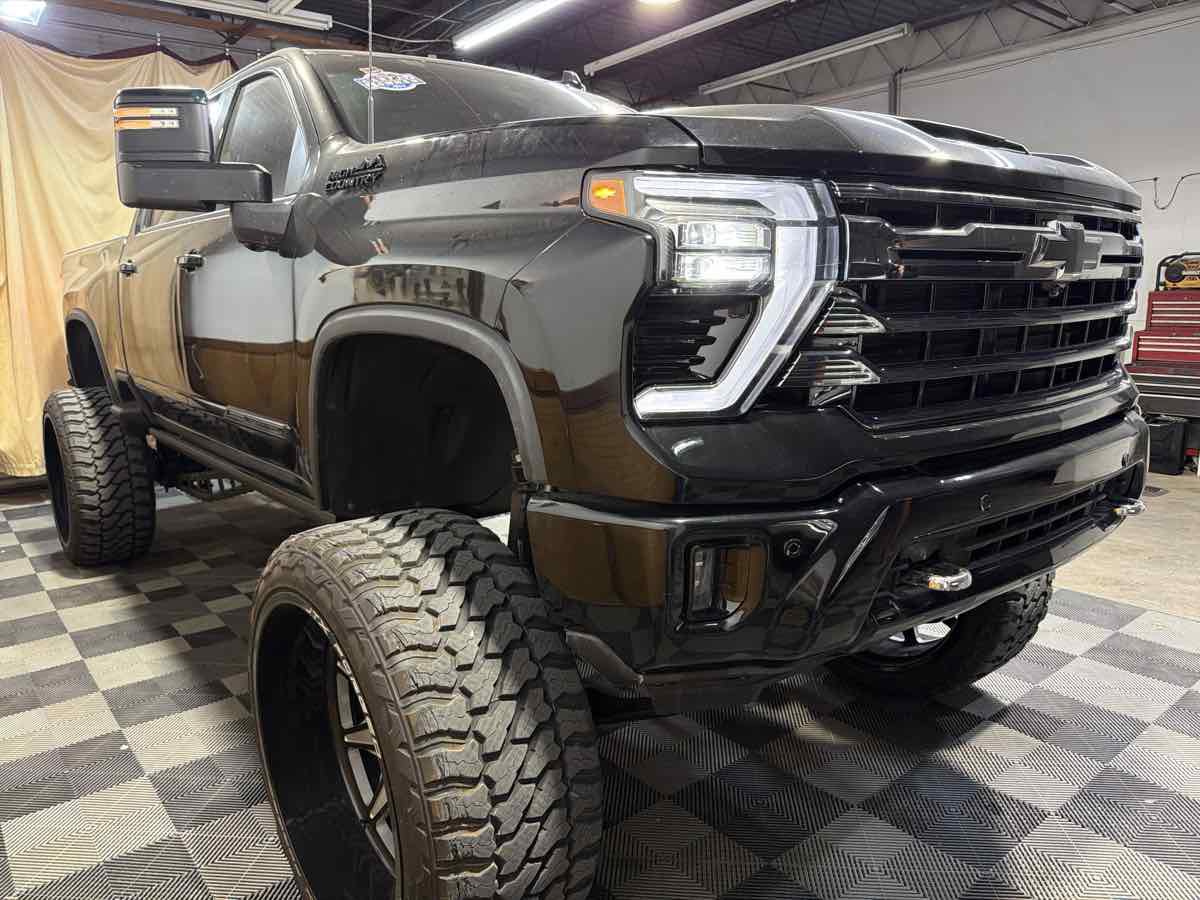 Used 2024 Chevrolet Silverado 2500 High Country w/ Midnight Edition AWD/4WD image 6