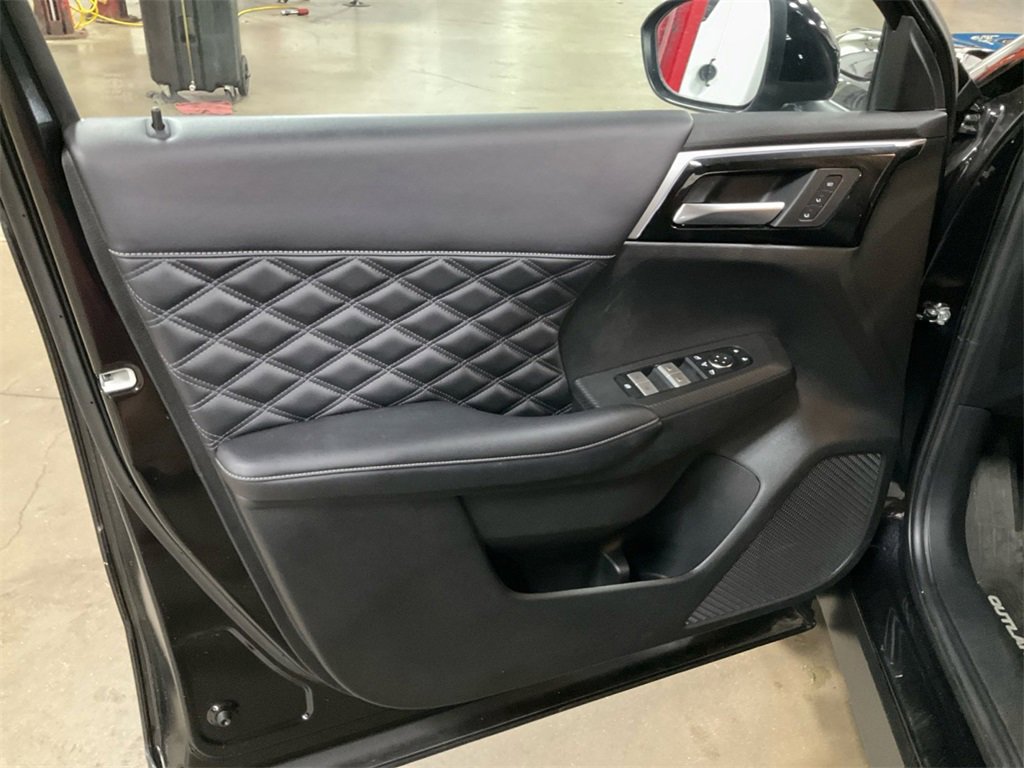 Used 2023 Mitsubishi Outlander SEL image 26