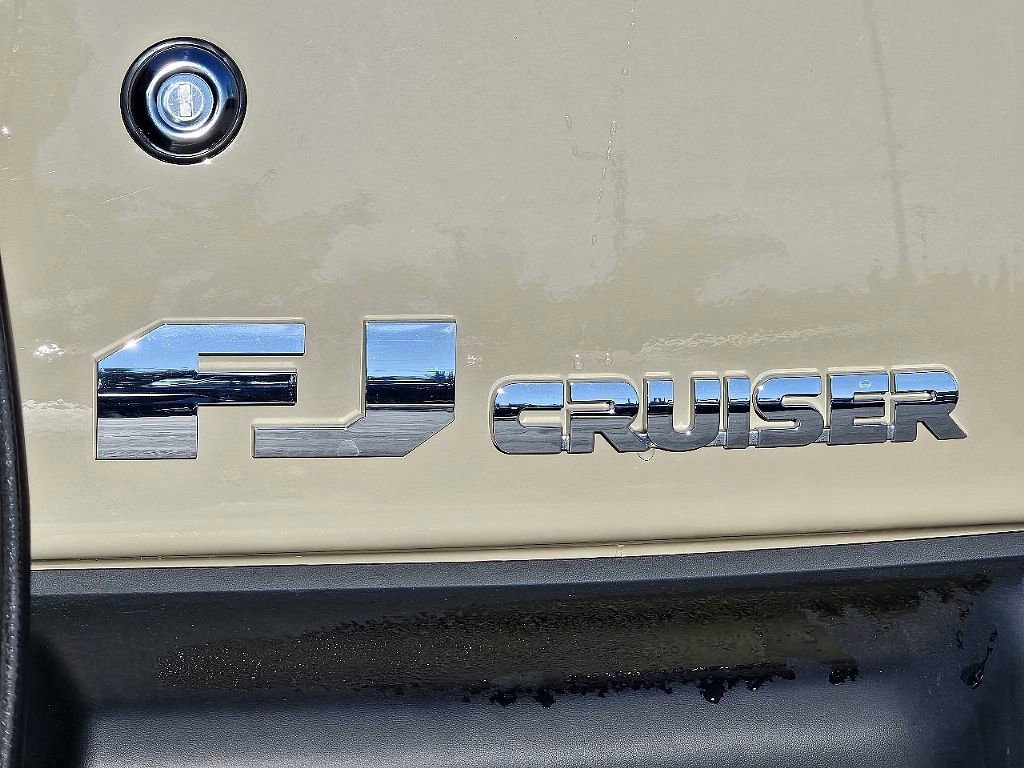 Used 2014 Toyota FJ Cruiser 4WD w/ Upgrade Package image 16