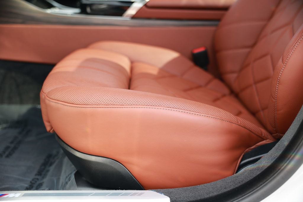Used 2025 BMW i7 M70 w/ Executive Package AWD/4WD image 18