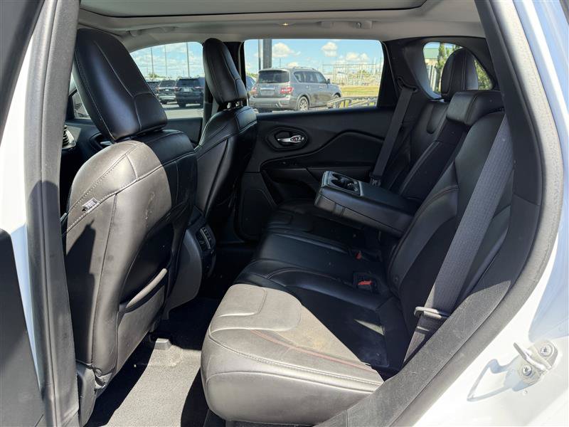 Used 2019 Jeep Cherokee Trailhawk w/ Comfort/Convenience Group AWD/4WD image 14