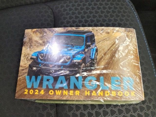 New 2024 Jeep Wrangler Unlimited Rubicon 4xe w/ Convenience Group AWD/4WD image 32