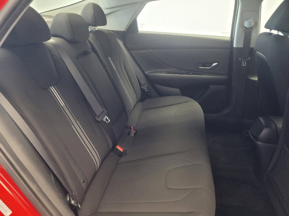 Used 2022 Hyundai Elantra SEL w/ Convenience + Premium Package image 19