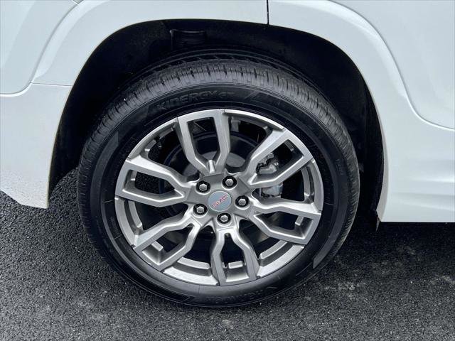 Used 2022 GMC Terrain Denali w/ Denali Premium Package AWD/4WD image 8