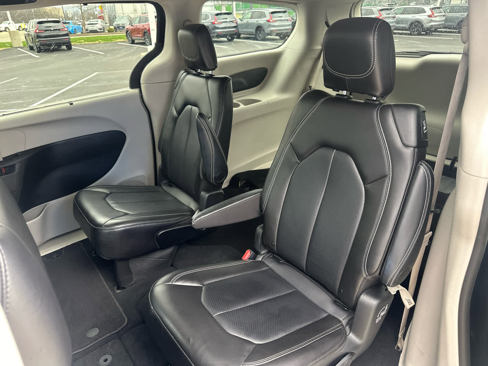 Used 2024 Chrysler Pacifica Touring-L image 18