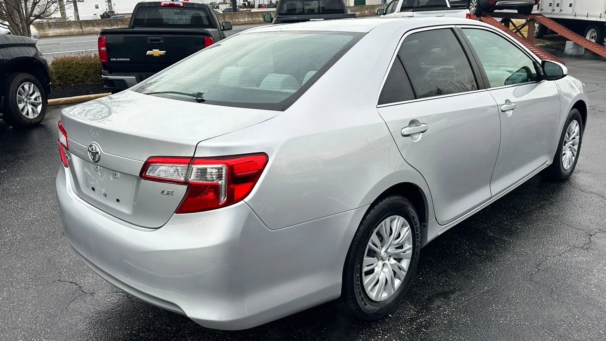 Used 2013 Toyota Camry LE image 6