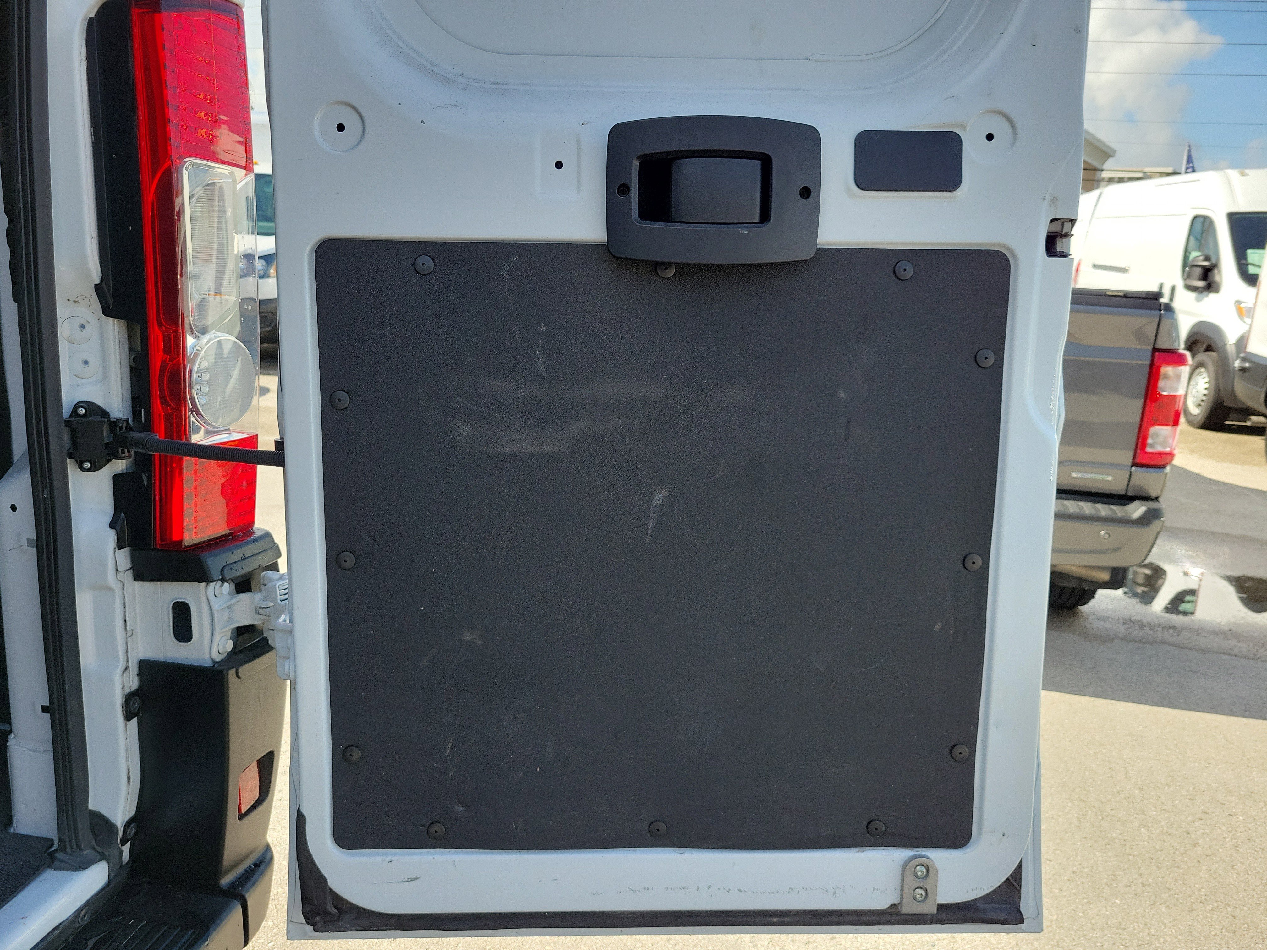 Used 2025 RAM ProMaster 2500 w/ Convenience Group FWD image 14