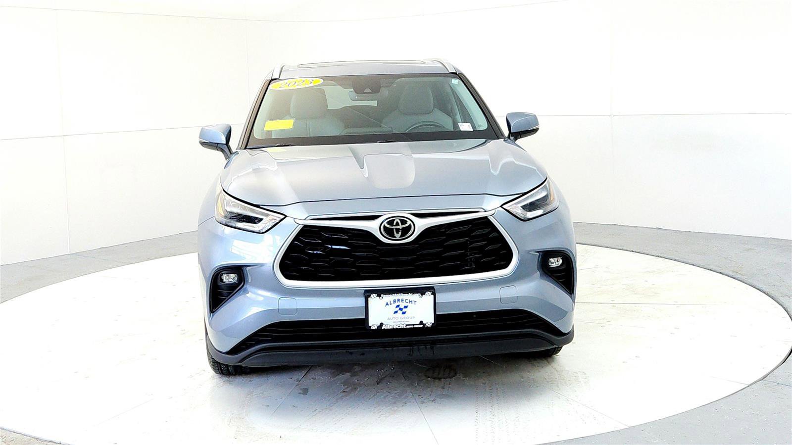 Certified 2023 Toyota Highlander XLE image 8