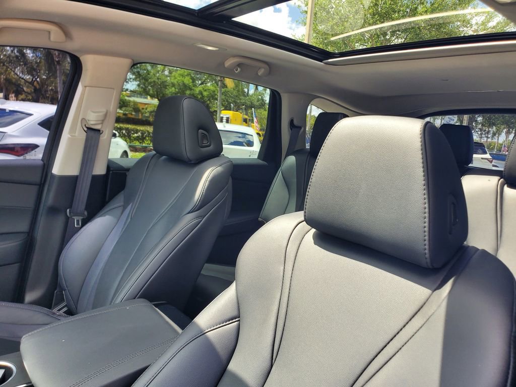 Used 2025 Acura MDX FWD image 17