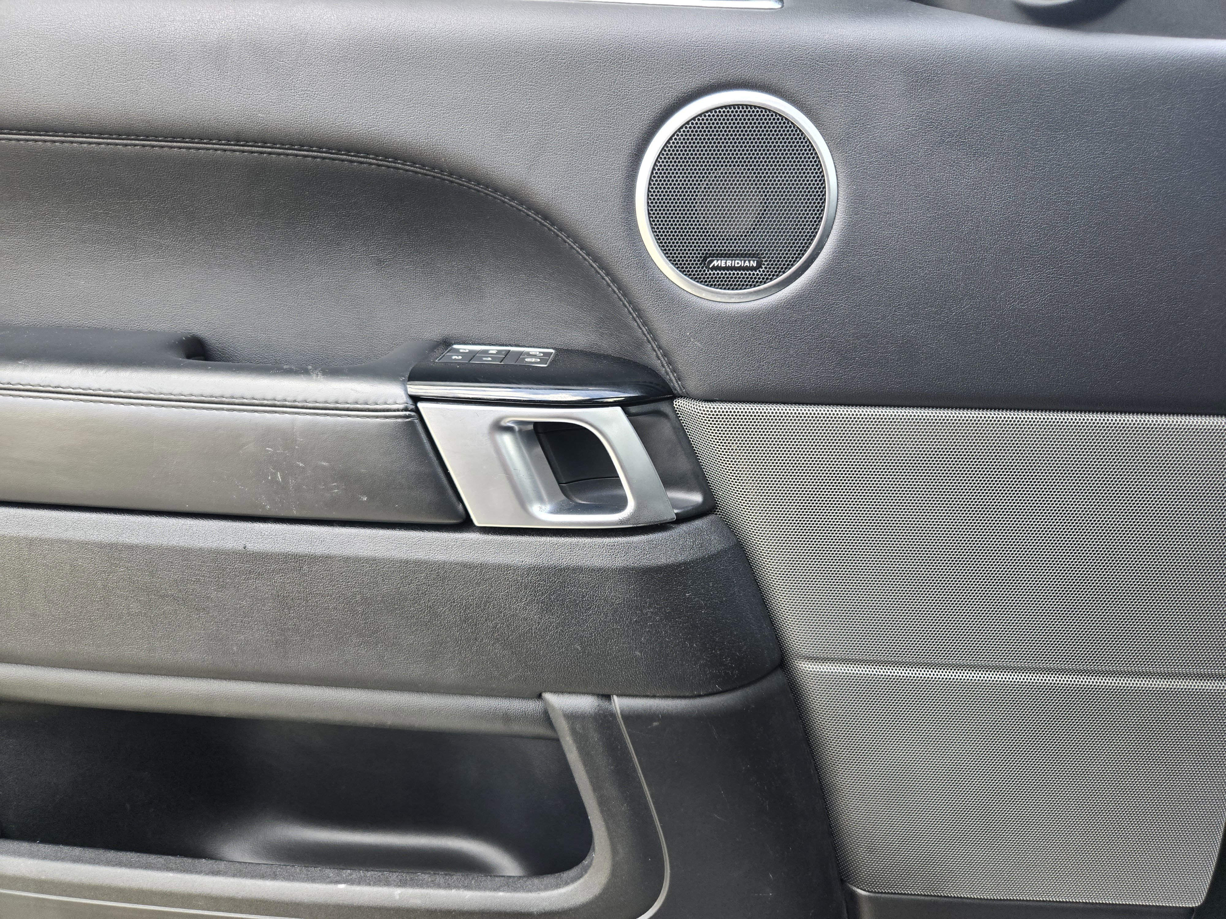 Used 2018 Land Rover Range Rover Sport HSE image 17