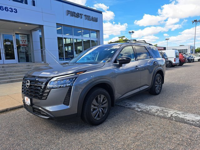 Used 2026 Nissan Pathfinder SV FWD image 2