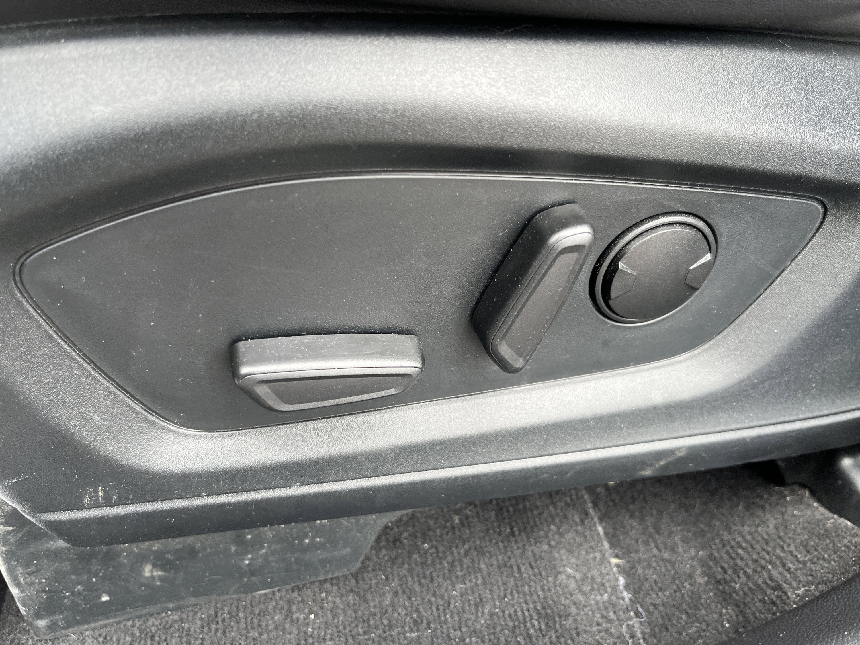 Used 2023 Ford Explorer XLT w/ Equipment Group 202A AWD/4WD image 15