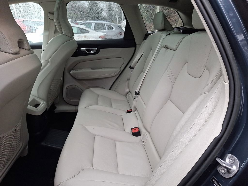 Used 2023 Volvo XC60 T8 Plus image 7