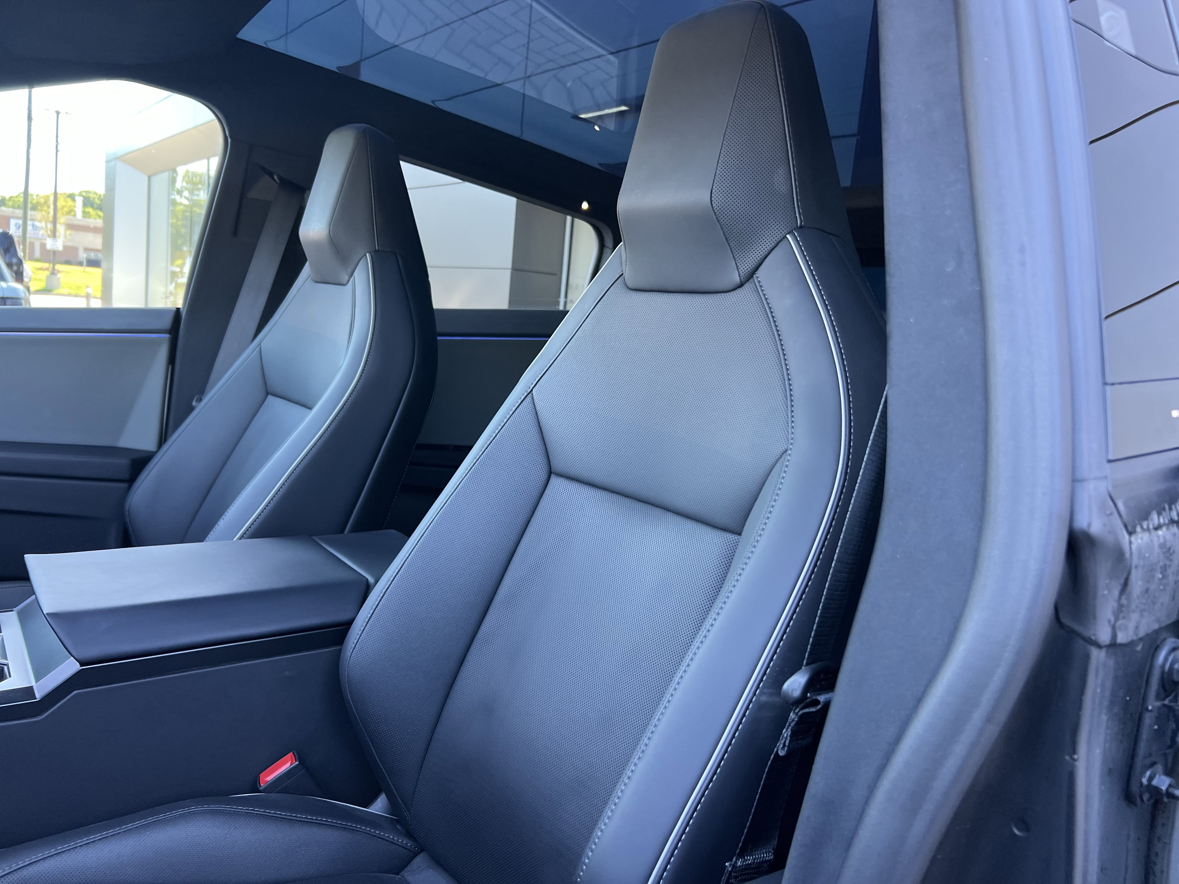 Used 2024 Tesla Cybertruck AWD Crew Cab image 19