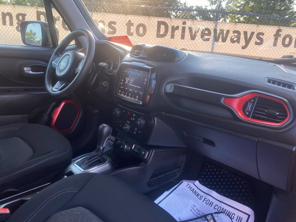 Used 2023 Jeep Renegade Latitude AWD/4WD image 17