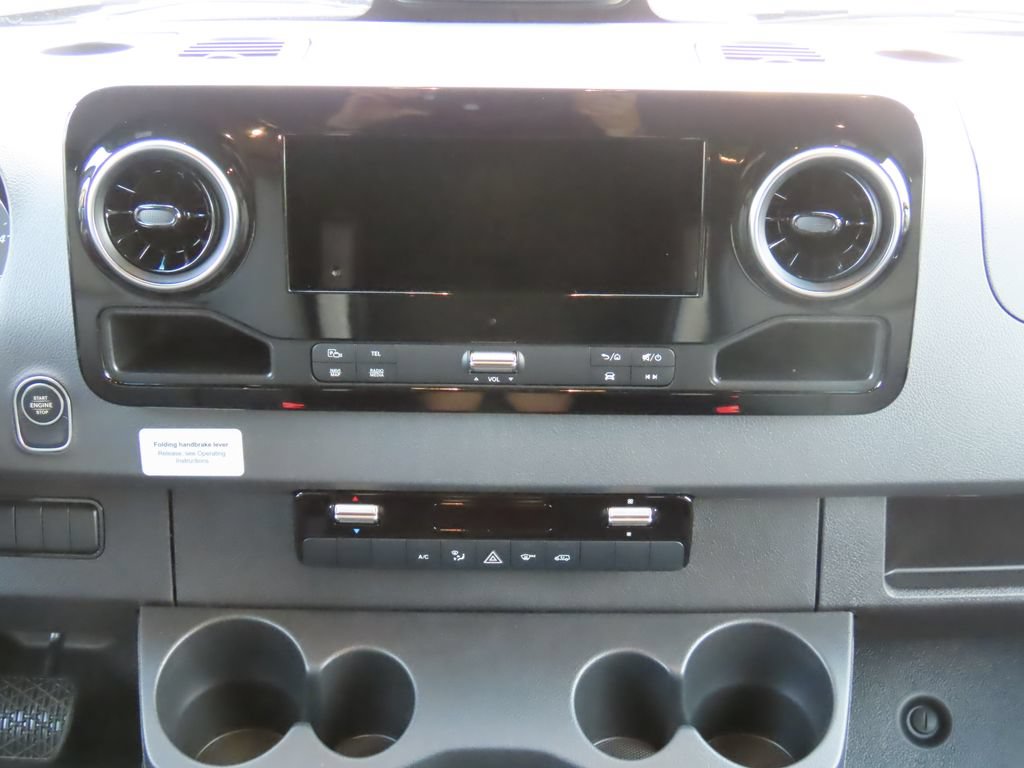 Used 2025 Mercedes-Benz Sprinter 2500 image 15