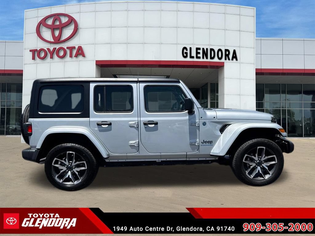 Used 2024 Jeep Wrangler Unlimited w/ Convenience Group AWD/4WD image 12