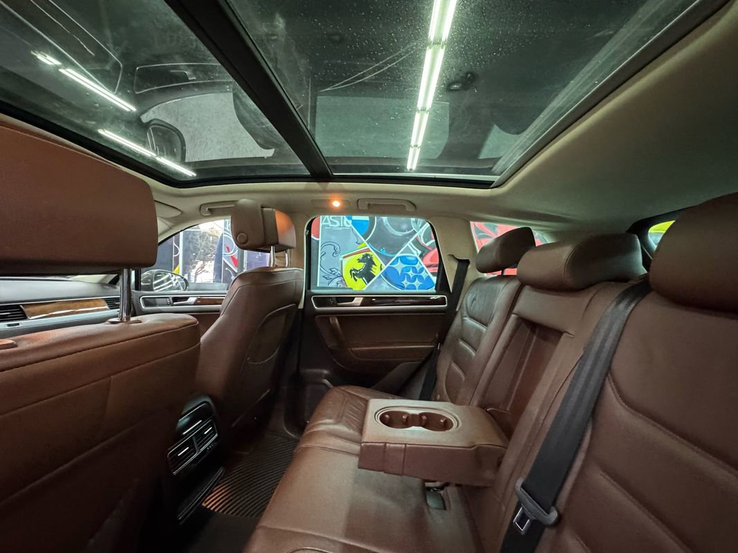 Used 2014 Volkswagen Touareg Sport image 37