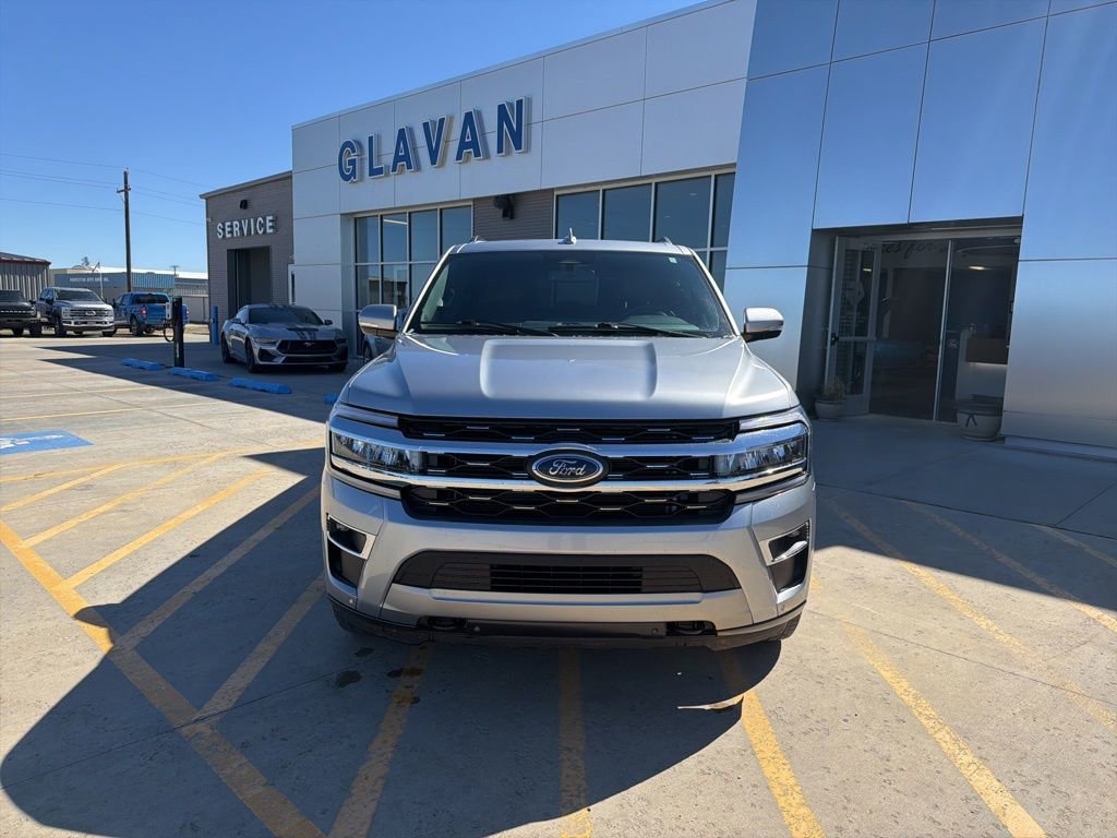 Used 2023 Ford Expedition Max Limited AWD/4WD image 2