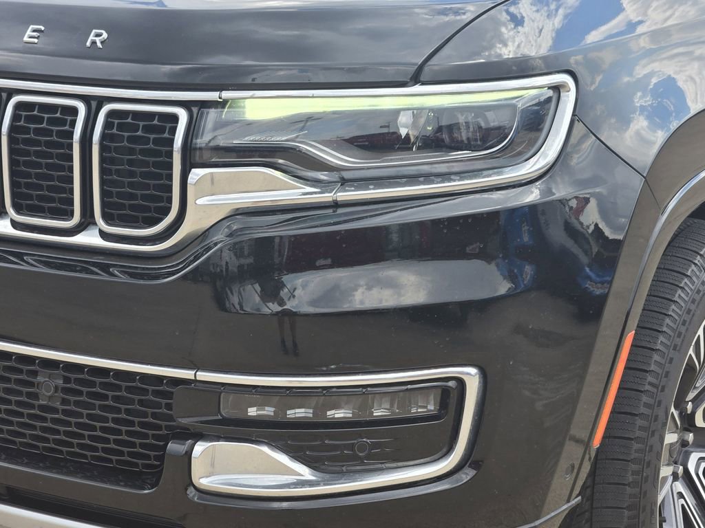 Used 2023 Jeep Wagoneer L Series II RWD image 8