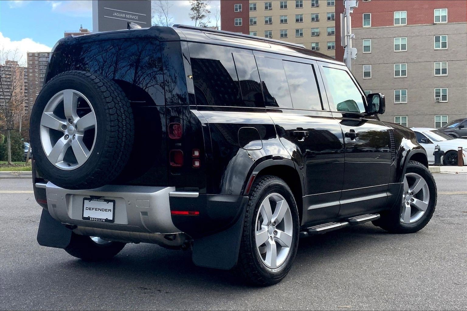 Used 2025 Land Rover Defender 110 S image 12