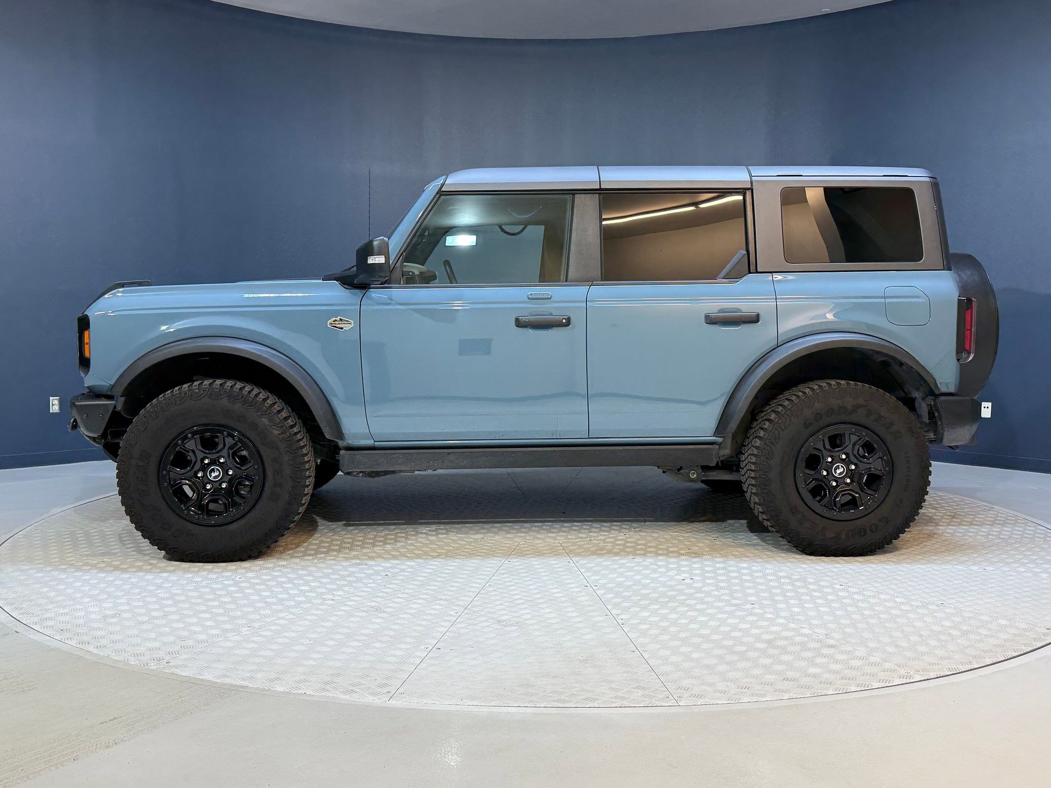 Used 2023 Ford Bronco Wildtrak image 2