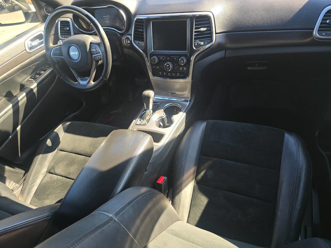 Used 2017 Jeep Grand Cherokee Altitude image 22