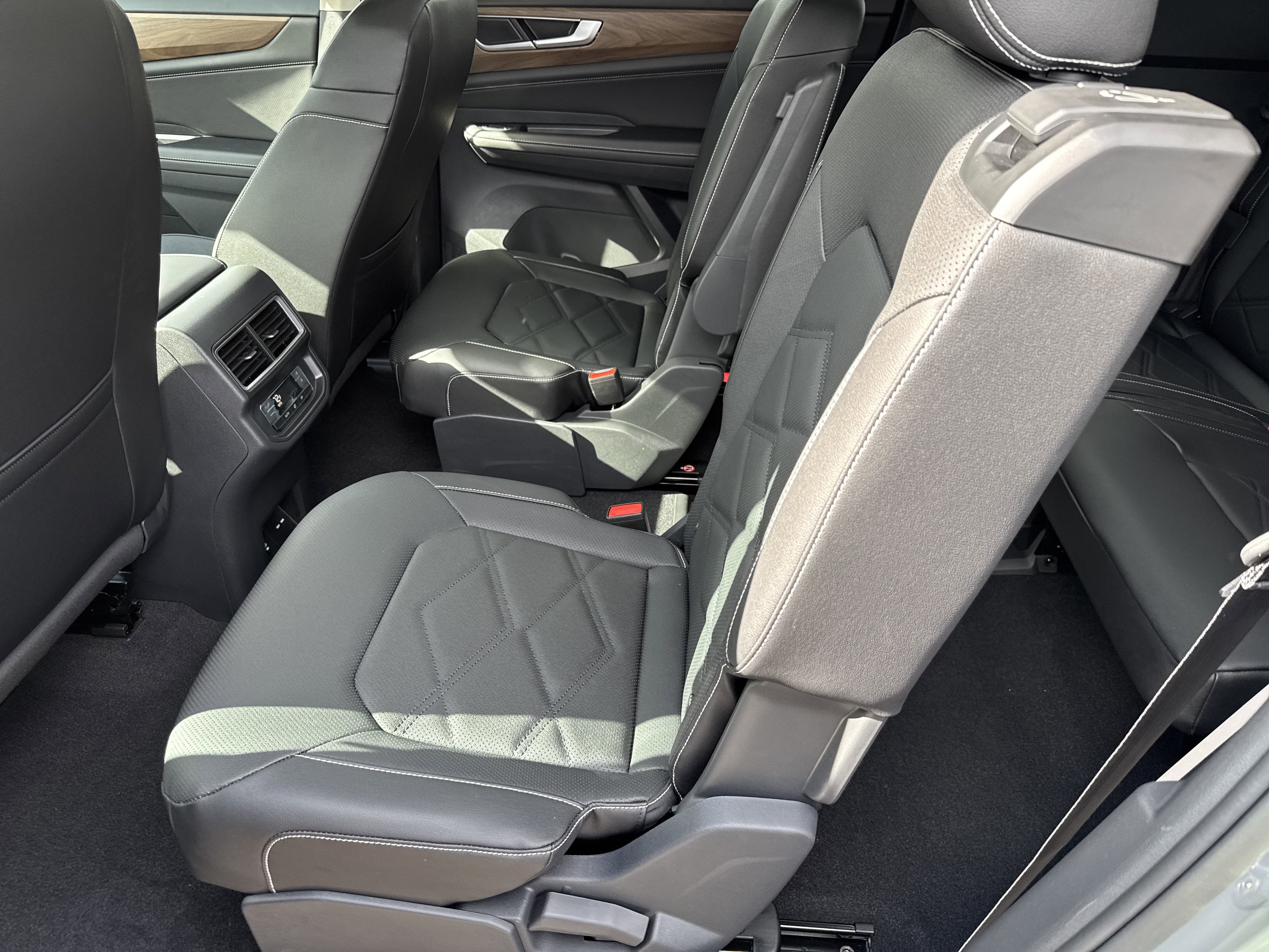 New 2026 Volkswagen Atlas SE image 6