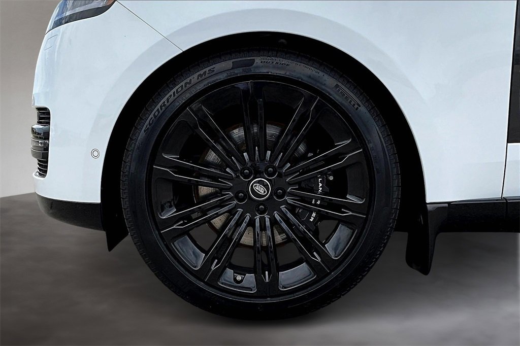New 2025 Land Rover Range Rover SE image 12