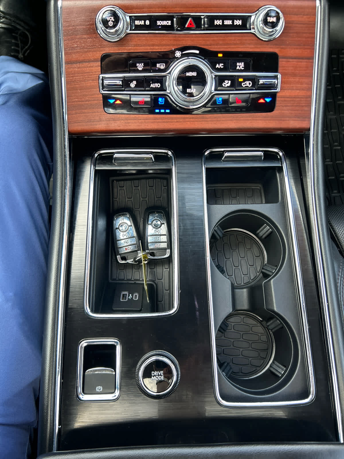 Used 2022 Lincoln Aviator Grand Touring w/ Equipment Group 301A AWD/4WD image 22