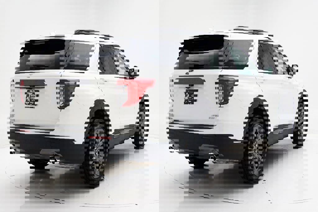 Used 2023 Ford Explorer XLT w/ Equipment Group 202A image 9