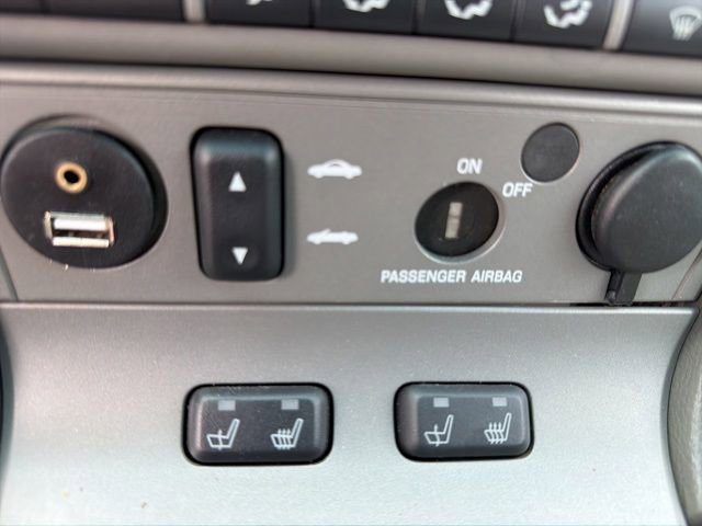 Used 2004 Ford Thunderbird Pacific Coast RWD image 12
